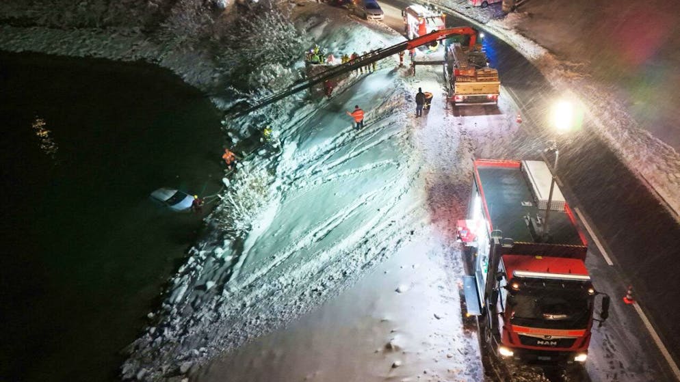 Un automobilista ha perso il controllo del suo veicolo finendo nel lago di Lungern, nel cantone di Obvaldo