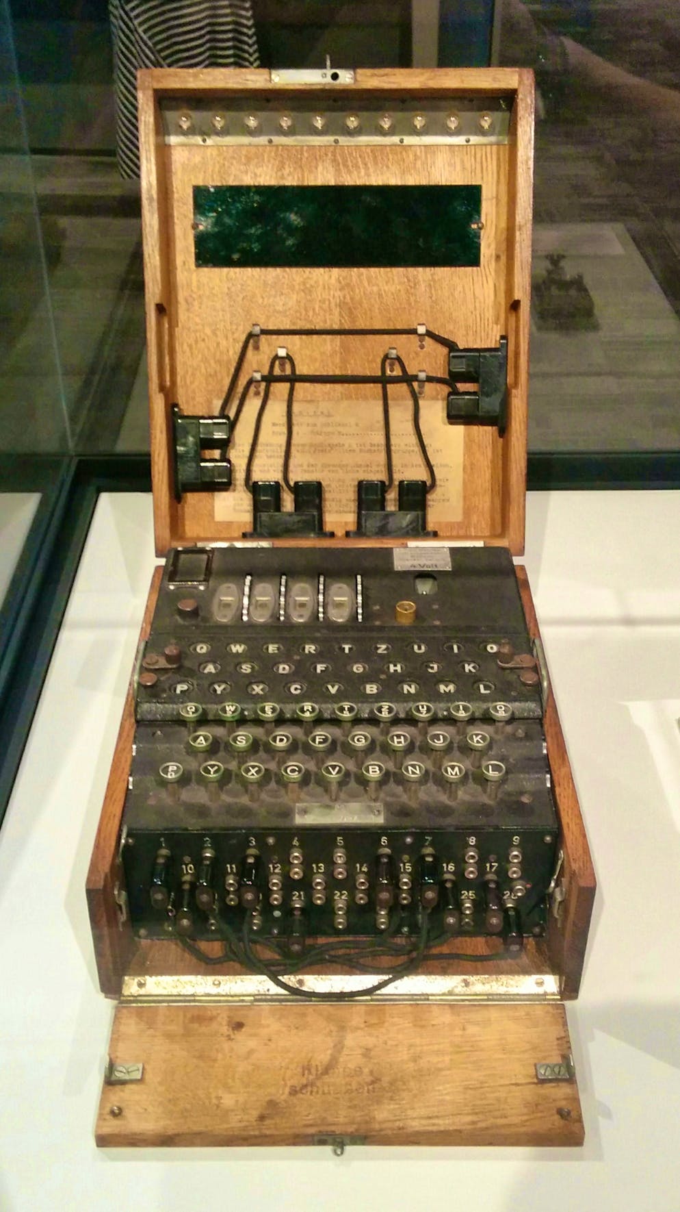 The Nazi encryption machine Enigma M4 fetched a large sum at an auction. The model of the encryption machine in the picture is on display at the Museum of the Second World War in Seattle.