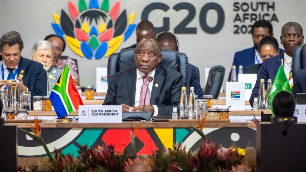 Cyril Ramaphosa, Präsident von Südafrika, spricht zur Eröffnung am zweiten Tag beim G20 Gipfeltreffen. Der G20-Gipfel findet erstmalig in Afrika statt. Foto: Michael Kappeler/dpa-Pool/dpa
