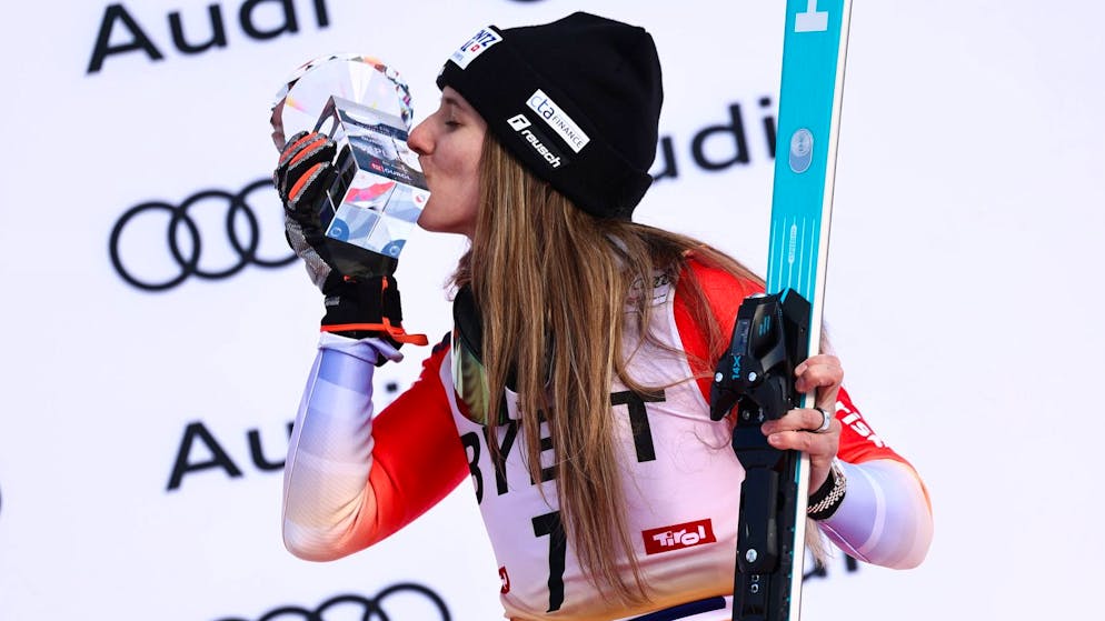 Camille Rast schafft im zweiten Slalom der Saison den Sprung auf das Podest.