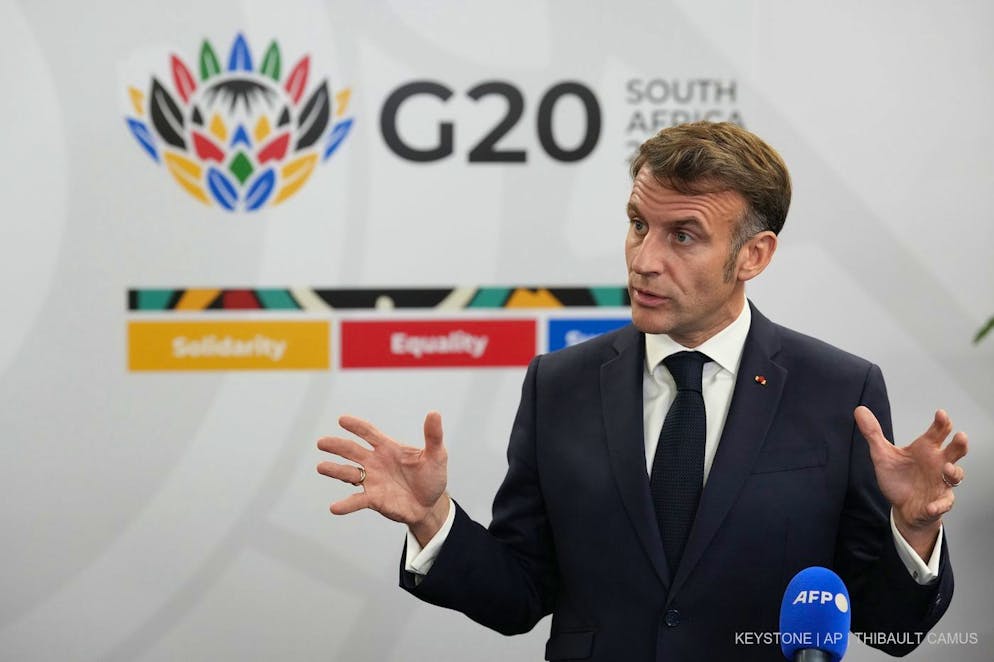 Frankreichs Präsident Emmanuel Macron wies beim G20-Gipfel in Johannesburg darauf hin, dass die Bedingungen für eine Wiederaufnahme Russlands in das G8-Format  nicht gegeben seien.