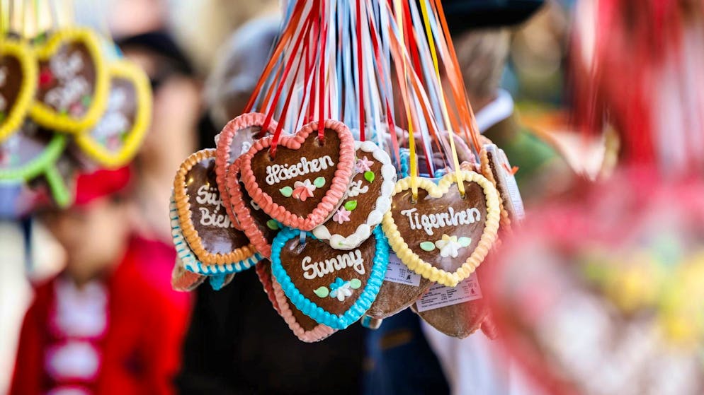 You can buy gingerbread hearts with pet names at every fair in this country. But the blue News columnist didn't want to buy gingerbread, she preferred to bake her own.