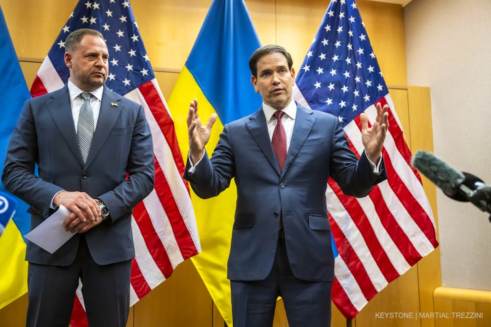 Der ukrainische Leiter der Präsidialverwaltung, Andrij Jermak (links), und US-Aussenminister Marco Rubio (rechts) bei ihrer gemeinsamen Pressekonferenz in Genf.