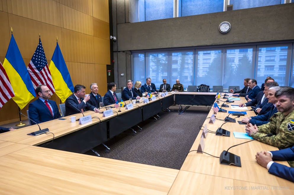 Die Vereinigten Staaten und die Ukraine treffen sich in Genf, um über den Friedensplan des amerikanischen Präsidenten zur Beendigung des Krieges mit Russland zu beraten.