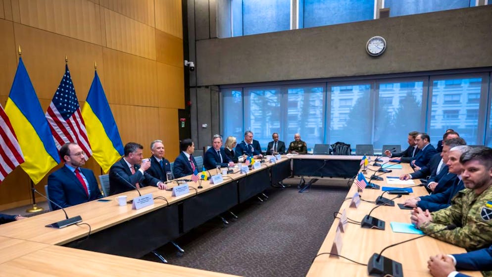 Américains et Ukrainiens doivent tenter de rapprocher à Genève leurs divergences sur le plan de paix de Donald Trump.