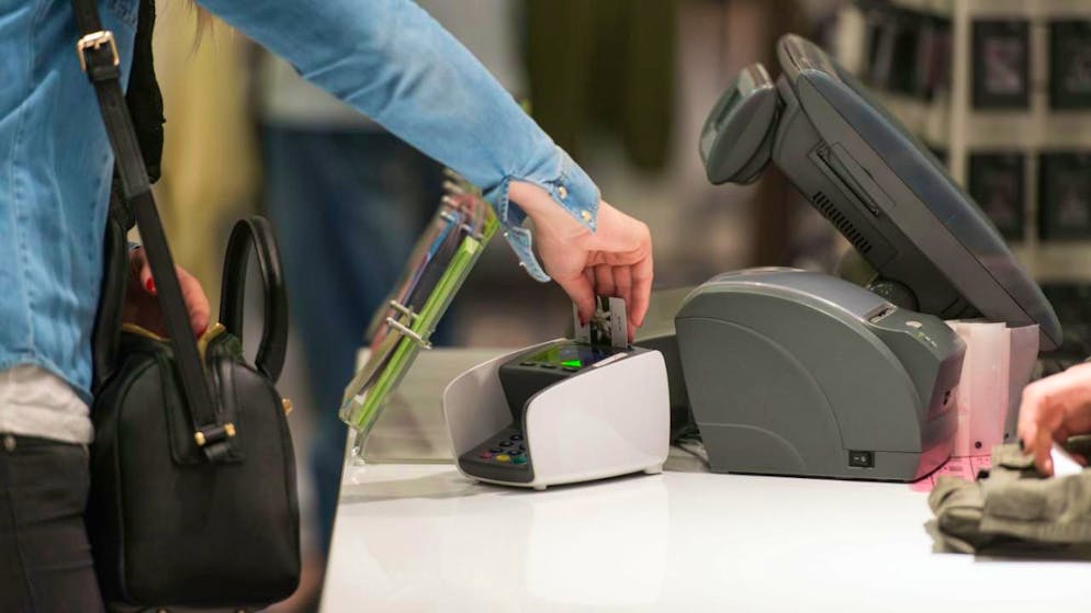 Les requérants d'asile sont souvent contraints de verser de l’argent à des organisations politiques ou religieuses de leur pays, ou encore à des réseaux de passeurs, selon les partisans de la mesure. (archives)