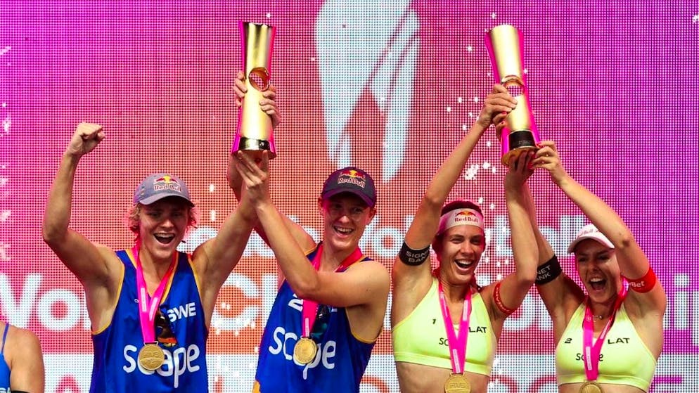 Four times gold: David Ahman/Jonatan Hellvig pose together with Anastasija Samoilova/Tina Graudina.