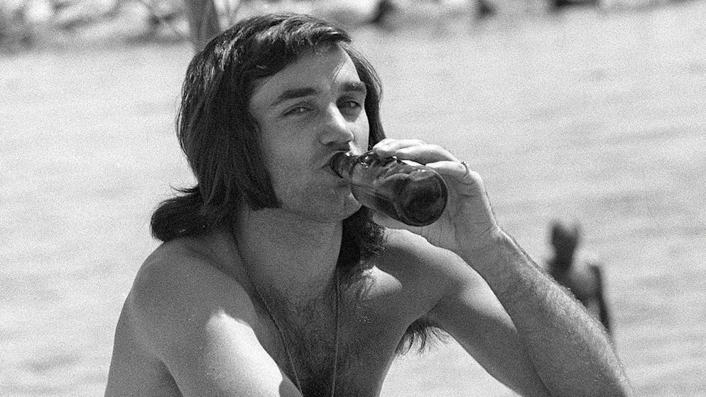  George Best 1972 am Strand von Marbella.