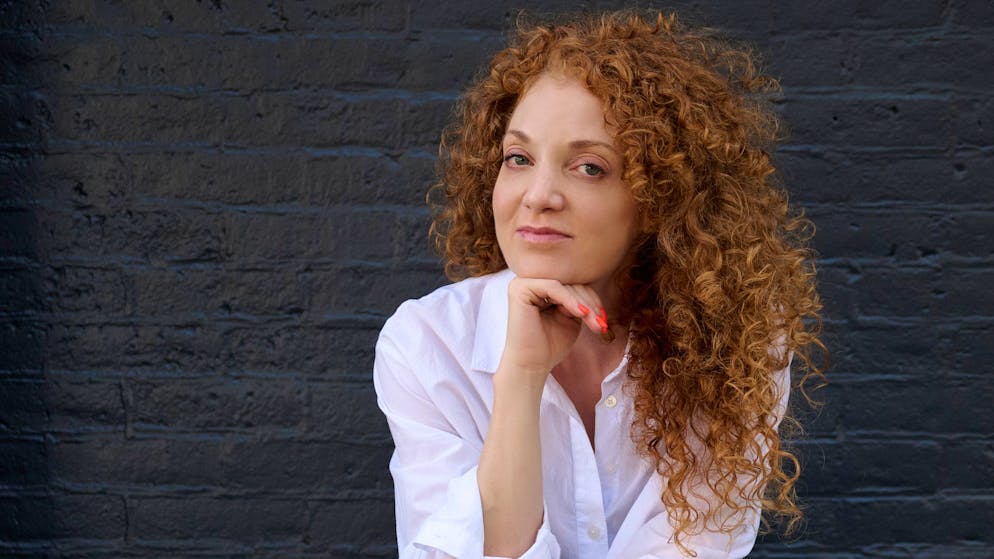 Bötschi asks Yvonne Eisenring. 