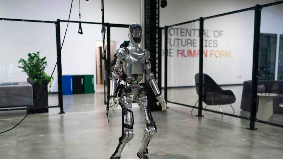 Un robot umanoide sviluppato da Figure AI. Si tratta del prototipo F.01, fotografato durante i test del 2023. (foto d'archivio)