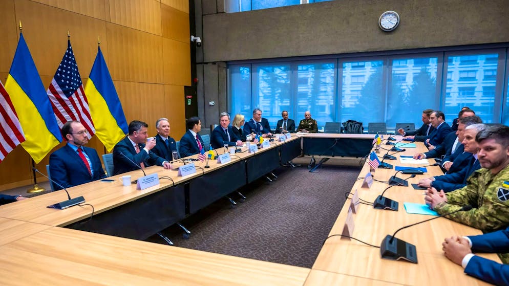 USA and Ukraine agree on revised peace plan - Gallery. Ukraine and the USA have agreed on a revised version of the peace plan during negotiations in Geneva. 