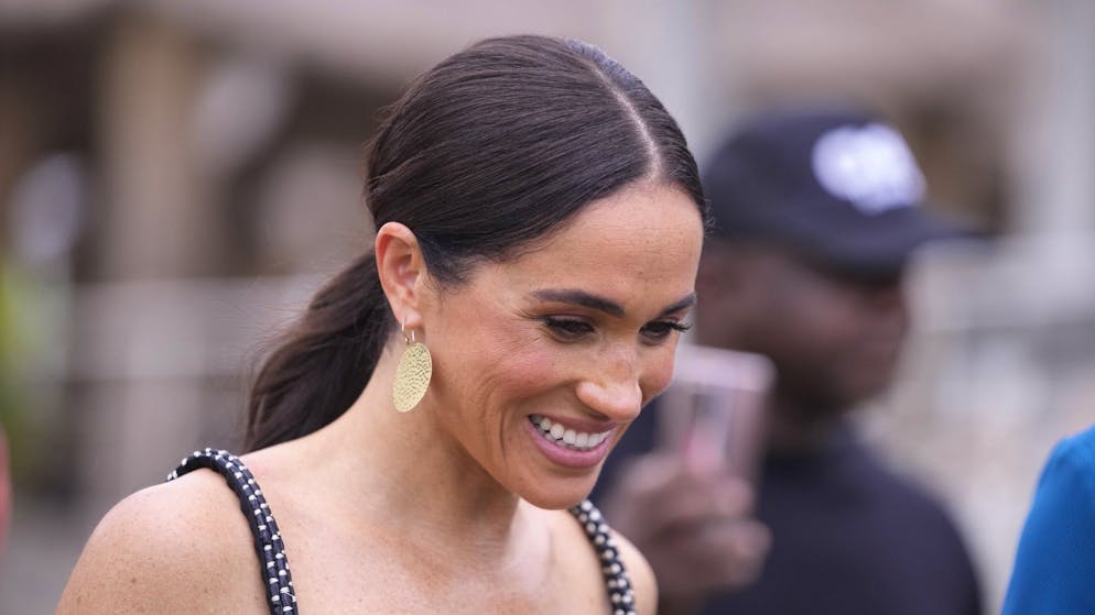 Royal Family. L'avvertimento del principe Filippo a Harry: «Con le attrici si esce, ma non le si sposa»