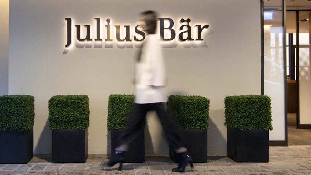 Die Privatbank Julius Bär hat in den ersten neun Monaten 2025 weitere Neugelder von Kunden angezogen. Auf der anderen Seite musste die Bank aber auch weitere Abschreibungen im Kreditbuch vornehmen.(Archivbild)