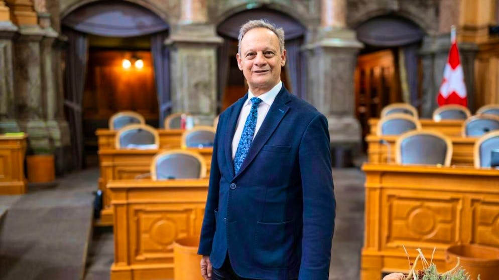 Stefan Engler (center) is foregoing a celebration to mark his future office as President of the Council of States. (archive picture)