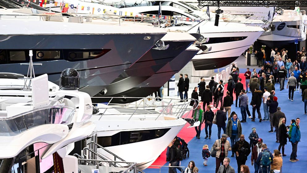 Market is shrinking. The rich now only spend 1,400,000,000,000 francs on luxury