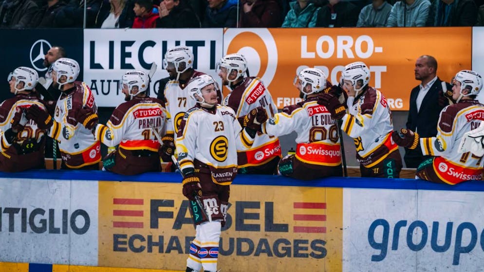 Davoser Gala gegen das Schlusslicht - Gallery. Matthew Verboon gewinnt für Servette der Gamewinner gegen Gottéron