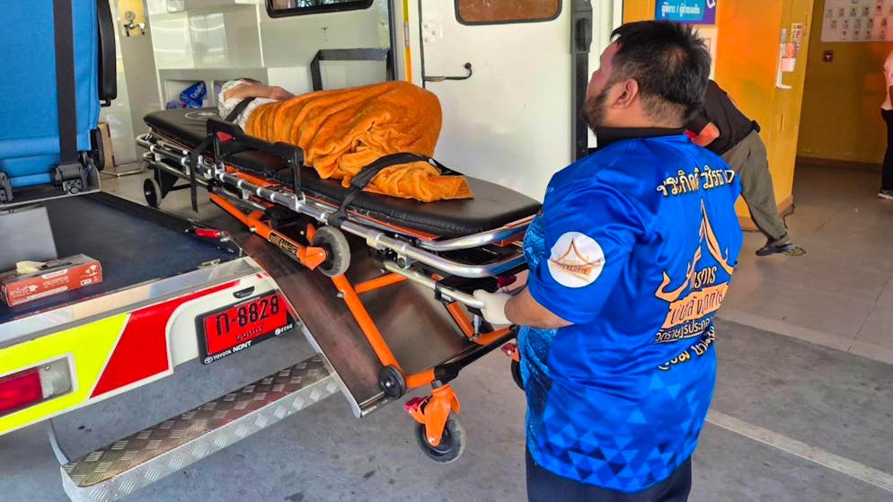 Totgeglaubte in Thailand lebend im Sarg entdeckt - Gallery. Die Frau wurde am vergangenen Sonntag ins Spital gebracht – offenbar litt sie unter einem niedrigen Blutzuckerspiegel.