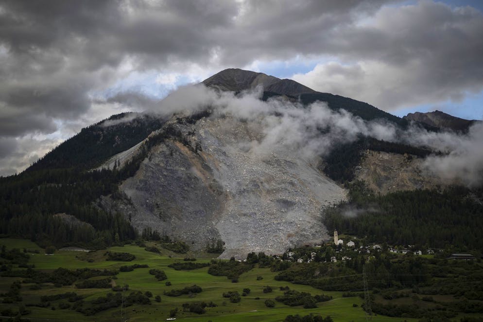Même les géologues ont été surpris par l'accélération nette du mouvement du terrain au-dessus de Brienz (GR), qui menace de tomber sur le village. (Archives)