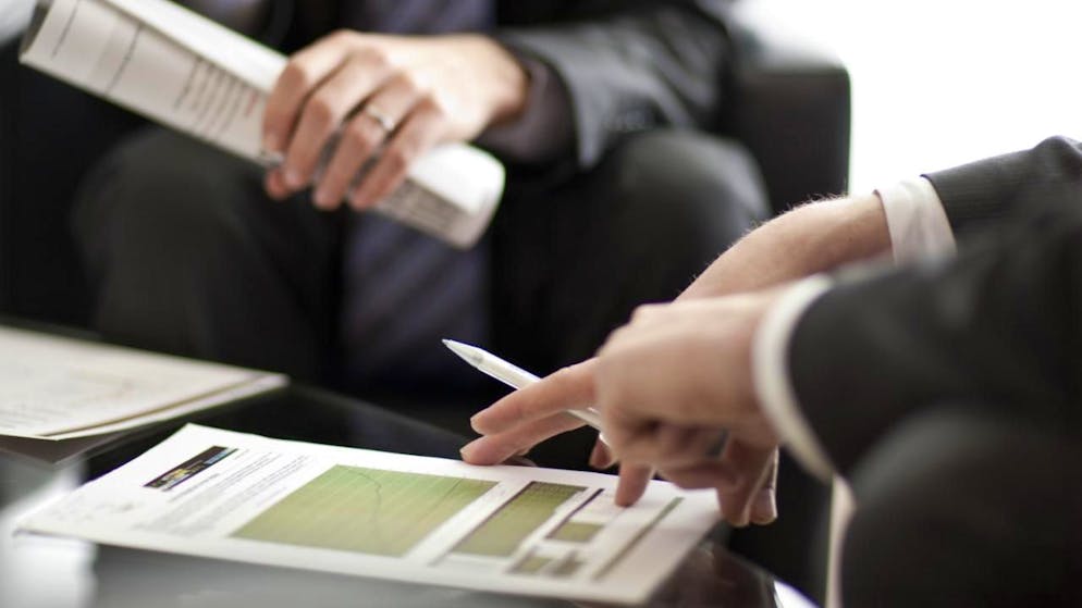 Nur 37 Prozent der Schweizerinnen und Schweizer vertrauen laut einer Umfrage den Finanzmärkten. (Symbolbild)