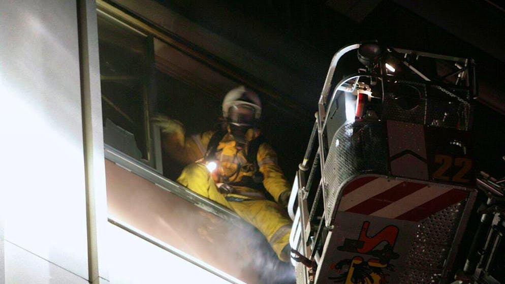 Dans la nuit du 26 au 27 février 2020, les flammes s'étaient rapidement propagées dans un immeuble de sept étages dans le quartier de la gare à Strasbourg. Le feu avait mobilisé pas moins de 48 sapeurs-pompiers et 23 véhicules (image symbolique).