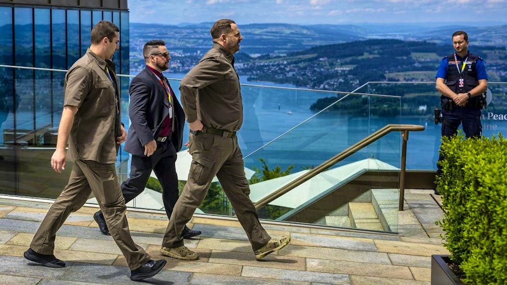 Are the days of Volodymyr Zelensky's right-hand man numbered? Andrij Jermak (in the trio in front) on June 16, 2024 on the Bürgenstock.