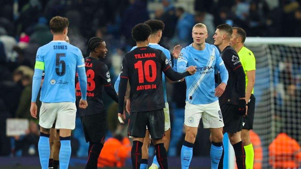 Erling Haaland musste den Spielern von Leverkusen zum Sieg gratulieren