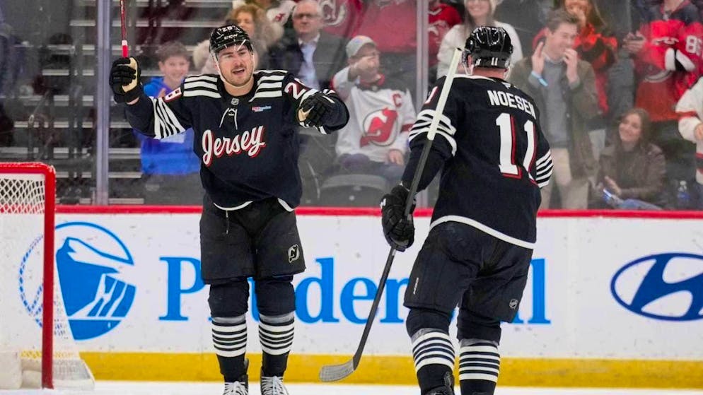 Timo Meier (left) celebrates after his goal, teammate Stefan Nösen is the first to congratulate him