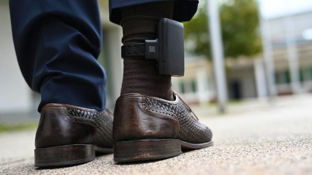 Le canton de Genève va lancer un projet pilote de surveillance active des auteurs de violence domestique avec le port d'un bracelet électronique, dès janvier 2026 (image d'illustration).