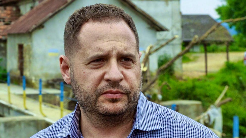 Yermak nel settembre 2019 nel villaggio di Velyki Komyaty.