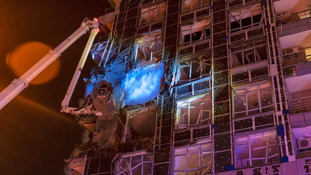 Ein beschädigtes Wohngebäude nach einem russischen Angriff auf Kiew am frühen Dienstagmorgen.