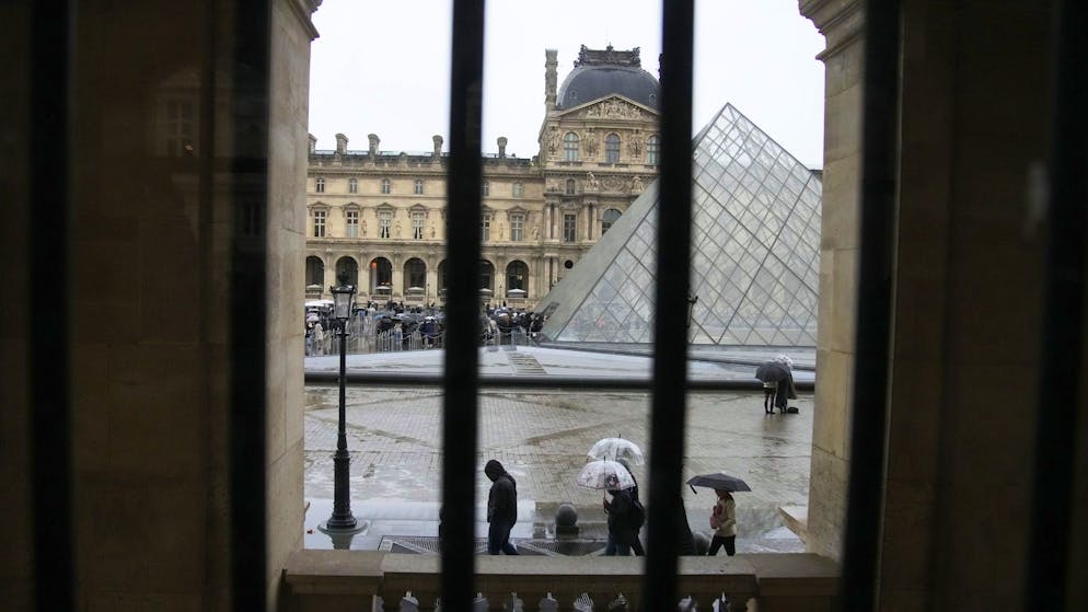 Parigi. Arrestato il quarto uomo del colpo al Louvre, nessuna traccia dei gioielli