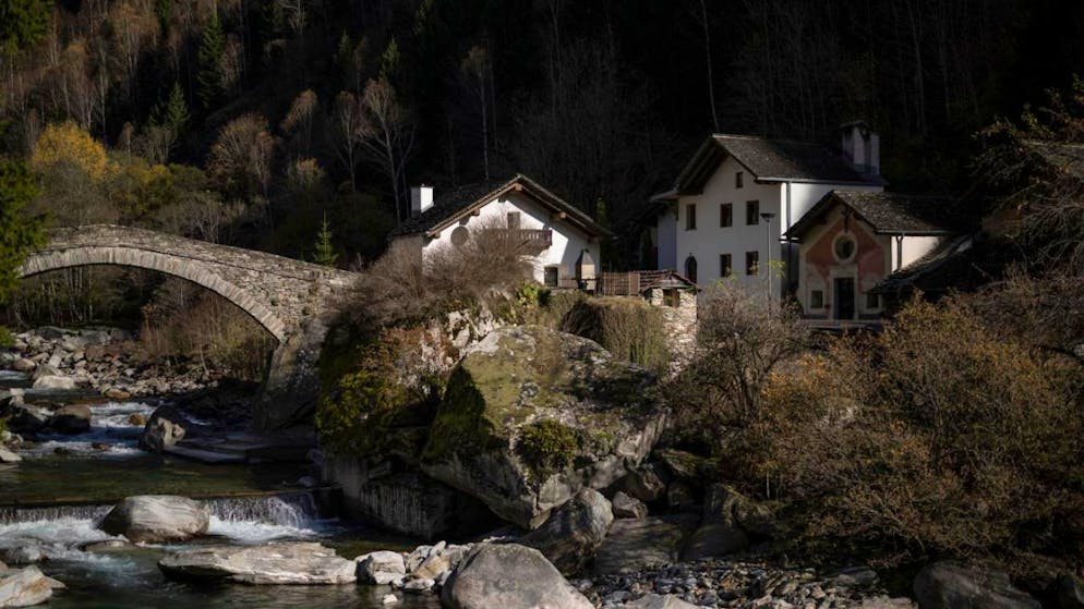 Atti comunali bilingui per creare un ponte fra gli abitanti italofoni e tedescofoni? La proposta di due residenti nel Comune di Calanca verrà discussa in Assemblea comunale in dicembre.