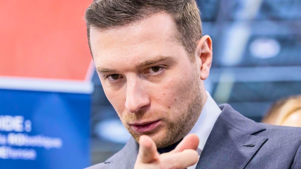 Crime de lèse-majesté. Bardella franchit une nouvelle marche dans son ascension fulgurante !