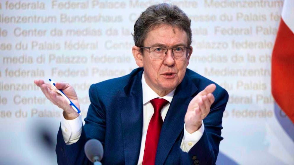 Environment Minister Albert Rösti presents the measures with which the federal government intends to protect drinking water, groundwater and bodies of water from pollution.