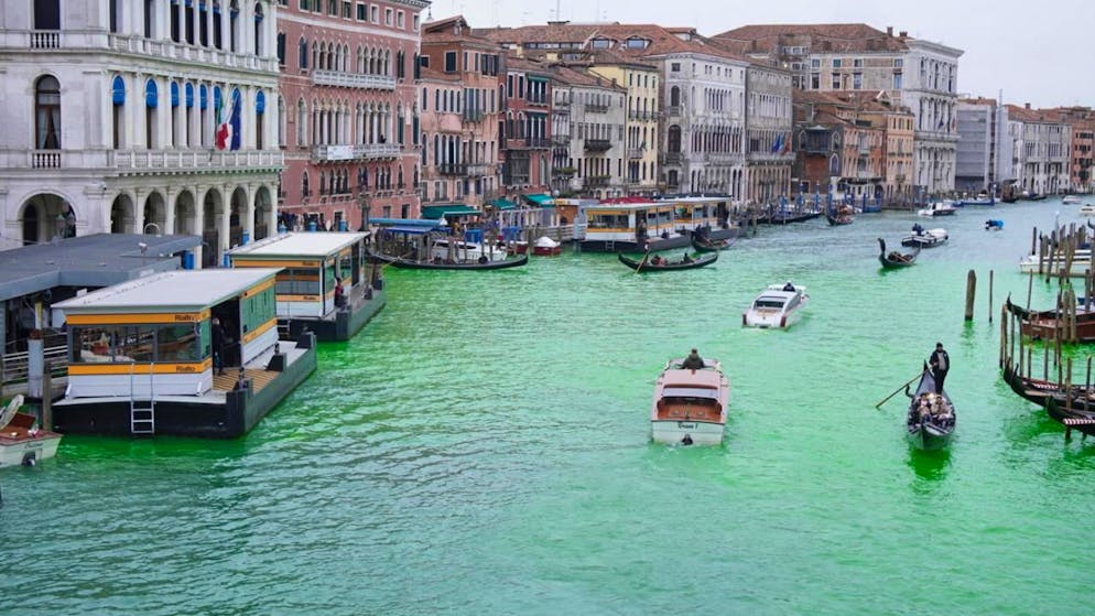 Il colorante è stato versato in acqua all'altezza di Rialto.