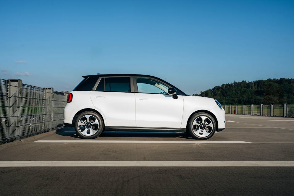 Der E30X ist etwas über vier Meter lang und ca. 1.80 Meter breit.