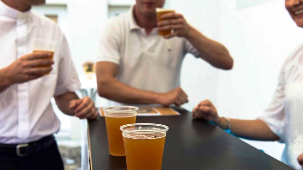 Entre 2024 et 2025,  la production totale de toutes les brasseries suisses a baissé de 1,9% pour atteindre 3,69 millions d'hectolitres. (archive)