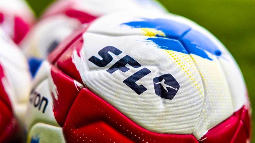 The members of the Swiss Football League are the 12 clubs in the Super League (since 2023/24) and the 10 clubs in the Challenge League.