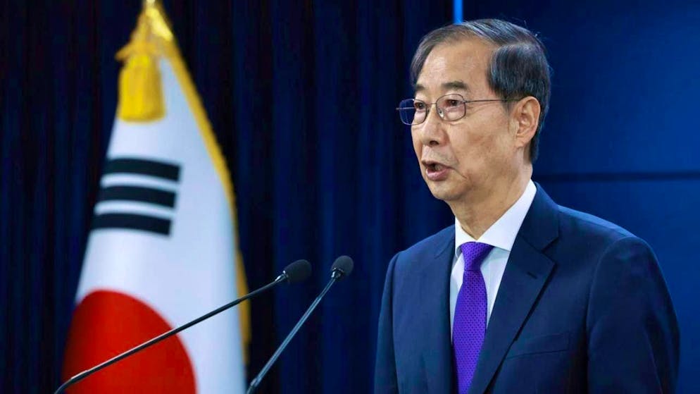 ARCHIVE - The then interim president Han Duck-soo speaks during a press conference at the government complex. Now the South Korean special investigator is demanding a long prison sentence for Han. Photo: Hong Hae-in/Yonhap/dpa