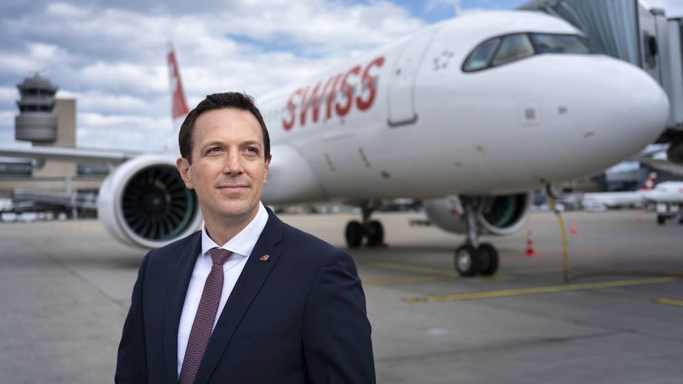 Ein schwieriges Geschäftsjahr: Swiss-CEO Jens Fehlinger auf dem Rollfeld des Flughafens Zürich. (Archivbild)