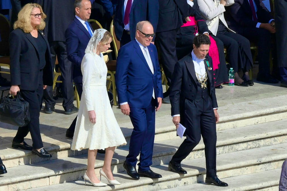 Charlène di Monaco gode del «privilegio del bianco», ed è per questo che non ha indossato il nero alla Messa inaugurale di Papa Leone XIV a maggio.