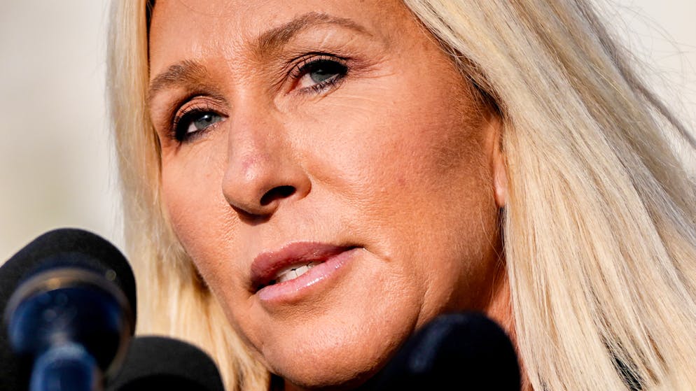 Marjorie Taylor Greene a annoncé vendredi sa démission prochaine de la chambre des représentants américaine.