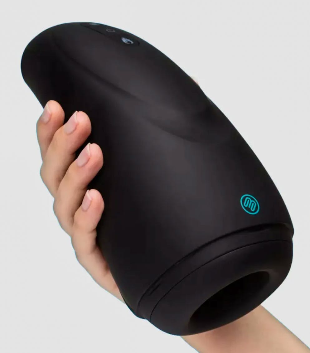 10 Must-haves von Amorana für besseren Sex im Black Friday Sale. Der Masturbator von Blowmotion ist das passende Spielzeug, um die Lust auf ein neues Level zu bringen.