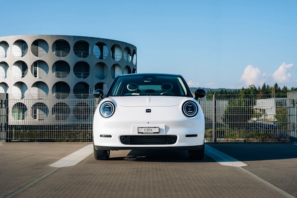 Der JAC E30X überzeugt als günstiges kleines Stadtauto.