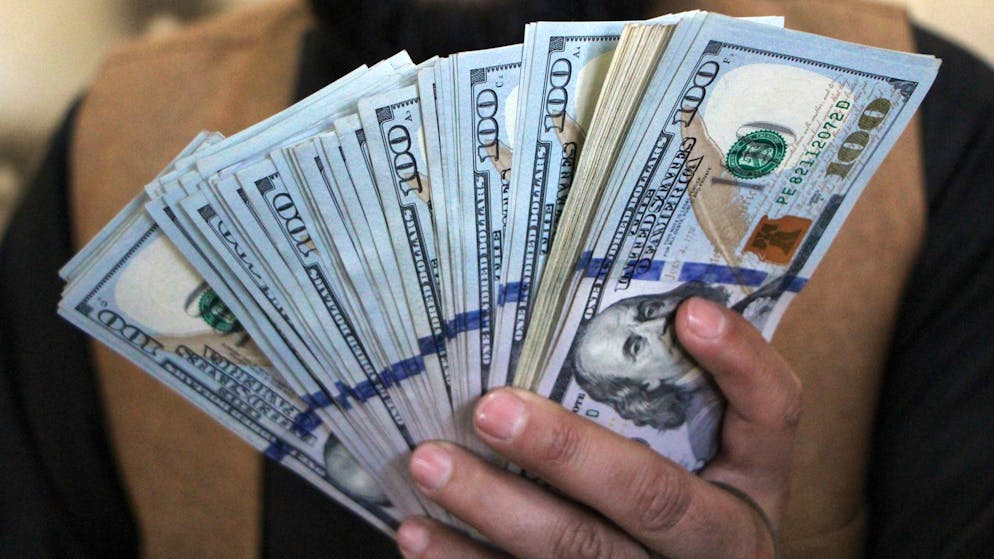 Ein Bündner hat US-Dollar-Spielgeld im Internet bestellt und wurde nun wegen Nachmachens von Banknoten ohne Fälschungsabsicht verurteilt. (Symbolbild)