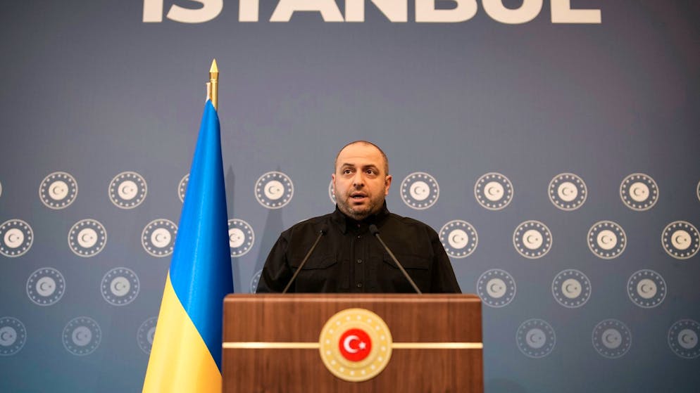 Ex-Verteidigungsminister Rustem Umjerow ist einer der Hauptunterhändler von Kiew und wurde jetzt als Zeuge in einem Schmiergeldskandal vernommen.