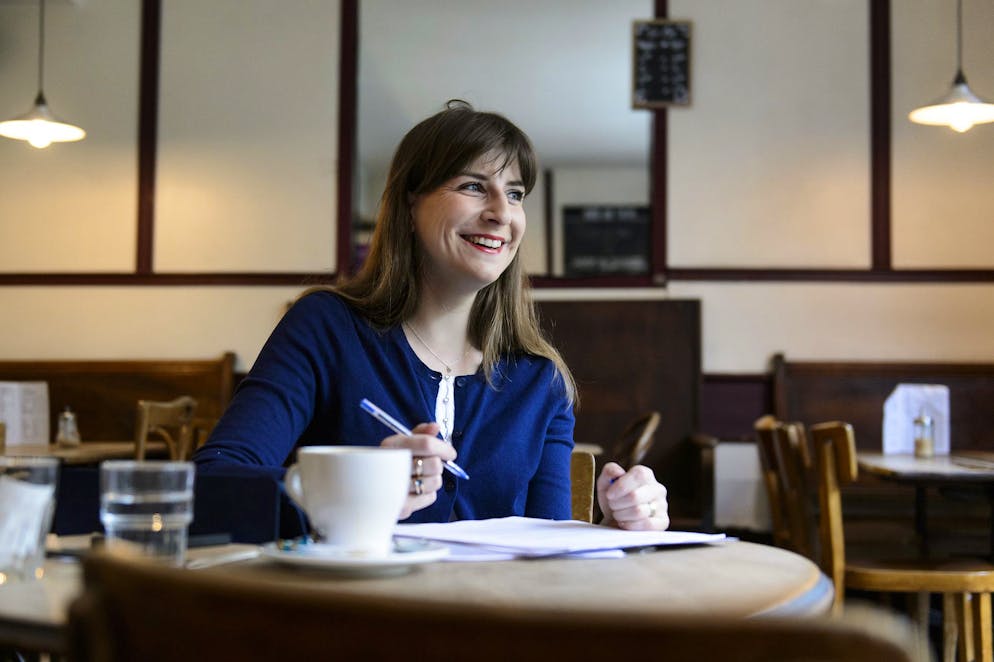 Perfectionniste et bosseuse, Rebecca Ruiz a mené une carrière rapide, qui l'a amenée à 37 ans au Conseil d'Etat.