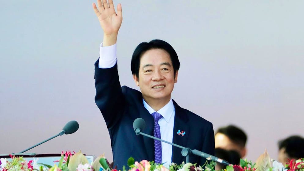 ARCHIV - Der taiwanesische Präsident Lai Ching-te hält eine Rede während der Feierlichkeiten zum Nationalfeiertag vor dem Präsidialgebäude. Foto: Chiang Ying-ying/AP/dpa