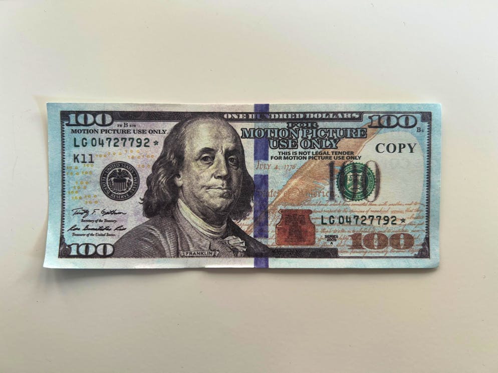 So sieht verbotenes Falschgeld aus. Bei dieser 100-Dollar-Note sind die Aufdrucke «For Motion Picture Use Only» und «Copy» kaum lesbar.