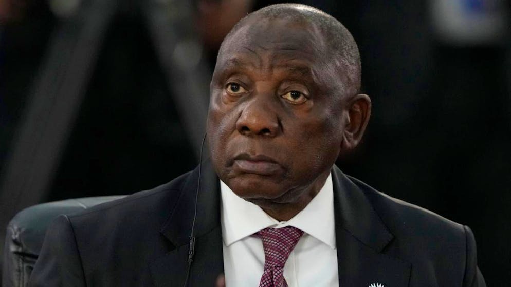 ARCHIV - Südafrikas Präsident Cyril Ramaphosa nimmt am 17. jährlichen BRICS-Gipfel teil. US-Präsident Donald Trump will Südafrika nicht zum G20-Gipfel 2026 einladen. Südafrikas Präsident Ramaphosa reagiert empört. Foto: Eraldo Peres/AP/dpa